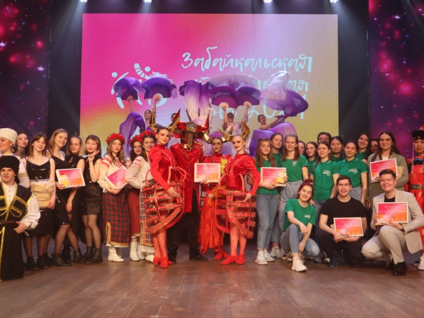 Фаер-шоу, уличные танцы, джазовые вокалисты – в Чите прошёл гала-концерт Забайкальской студенческой весны